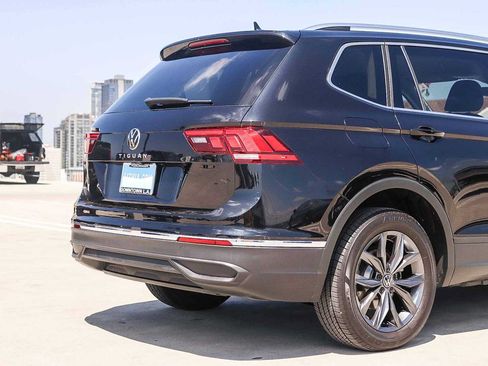 Certified 2022 Volkswagen Tiguan SE FWD image 9