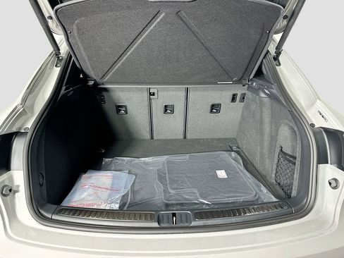 Certified 2026 Porsche Macan image 28