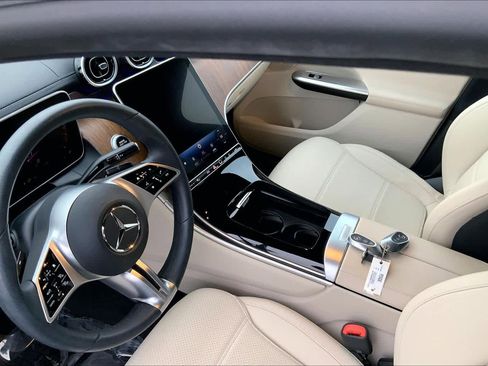 Used 2024 Mercedes-Benz GLC 300 4MATIC image 17