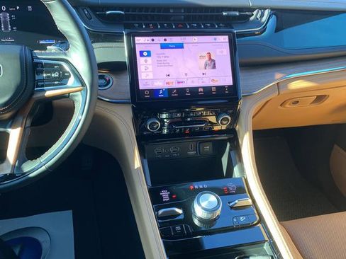 New 2025 Jeep Grand Cherokee Summit image 27