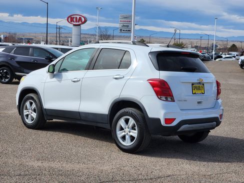 Used 2018 Chevrolet Trax LT w/ LT Convenience Package image 3