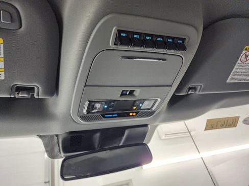 Used 2025 Ford F350 Lariat w/ Lariat Ultimate Package image 11