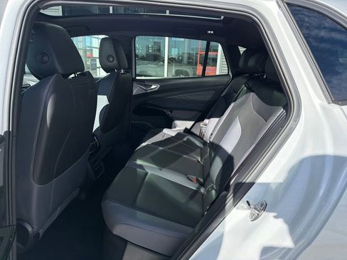 Used 2023 Volkswagen ID.4 Pro S Plus image 14