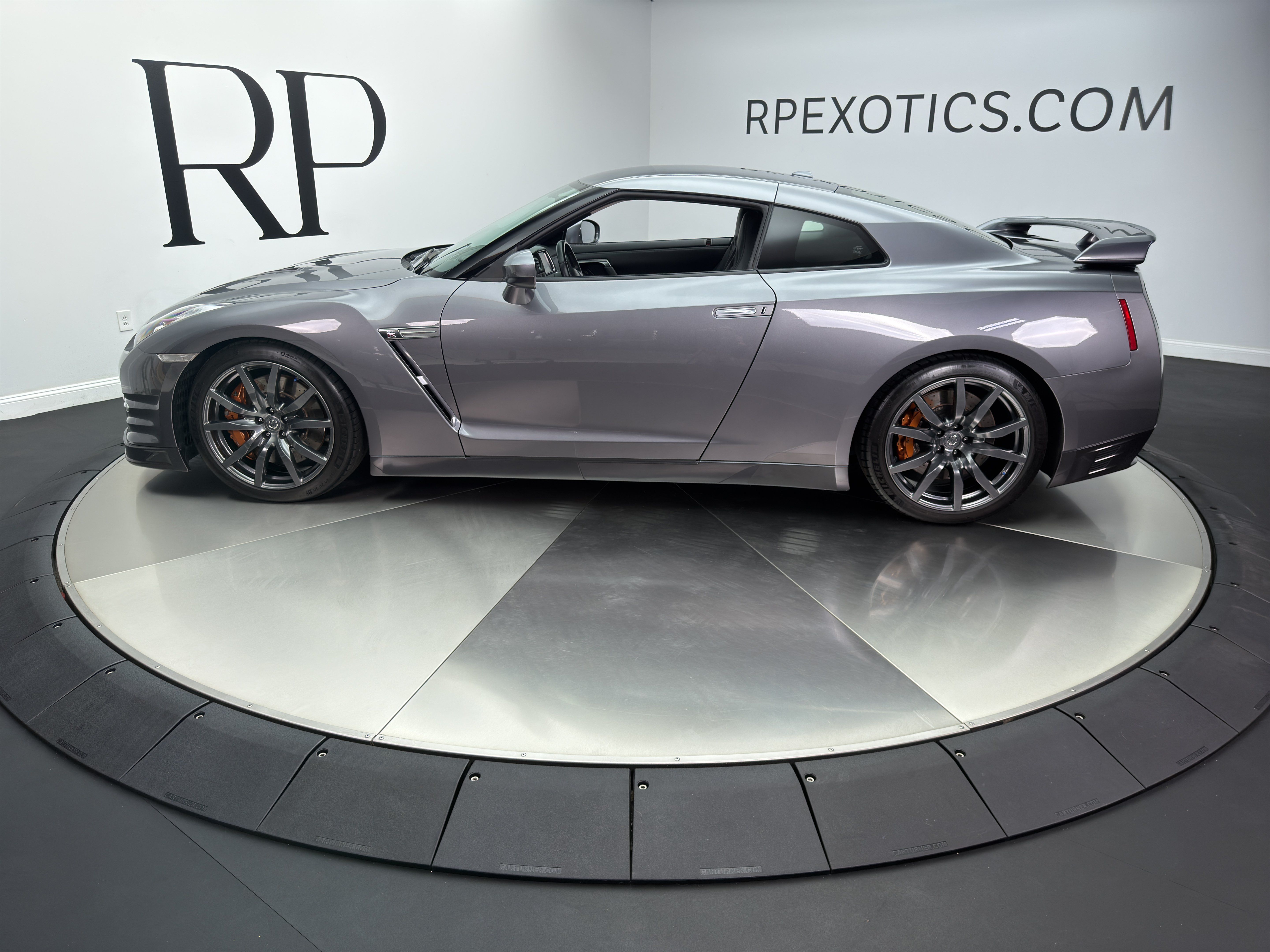 Used 2013 Nissan GT-R Premium AWD/4WD image 3