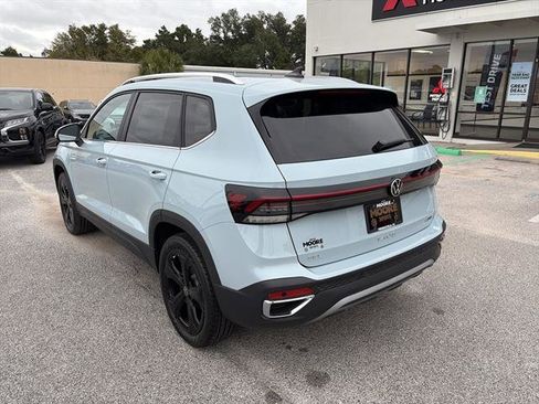 New 2025 Volkswagen Taos SEL image 4