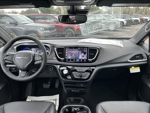 New 2026 Chrysler Pacifica Select w/ S Appearance Package image 59