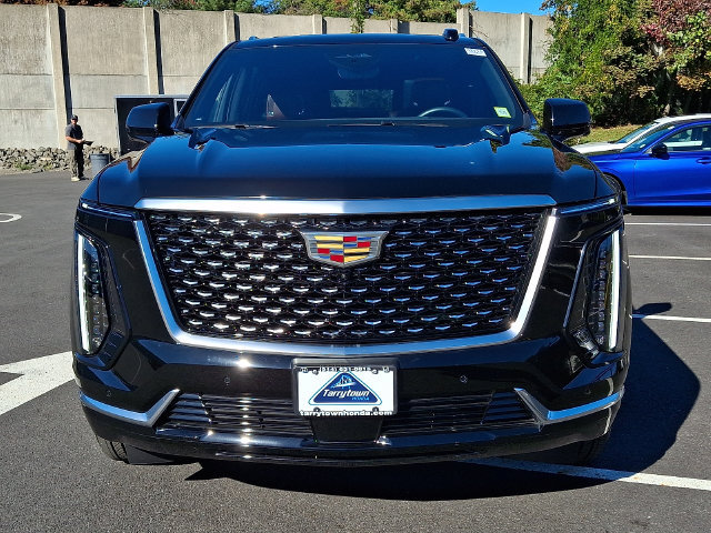 Used 2026 Cadillac Escalade ESV Luxury w/ LPO, Floor Liner Package AWD/4WD image 2