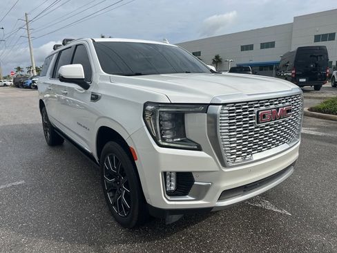 Used 2024 GMC Yukon XL Denali w/ Denali Reserve Package image 3