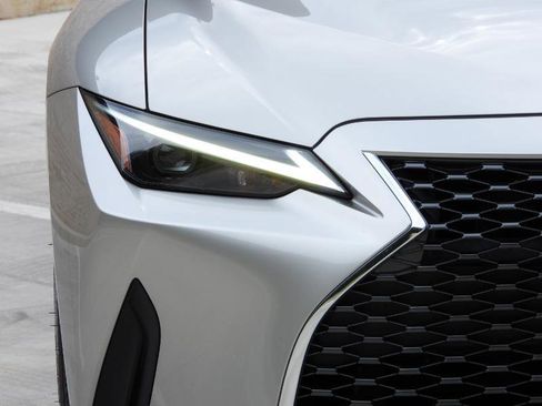 Used 2022 Lexus IS 300 RWD image 33