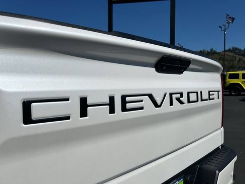 Used 2022 Chevrolet Silverado 1500 High Country w/ Technology Package AWD/4WD image 33