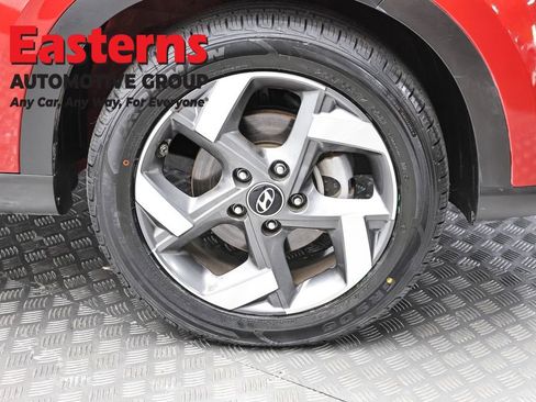 Used 2025 Hyundai Venue Limited image 32