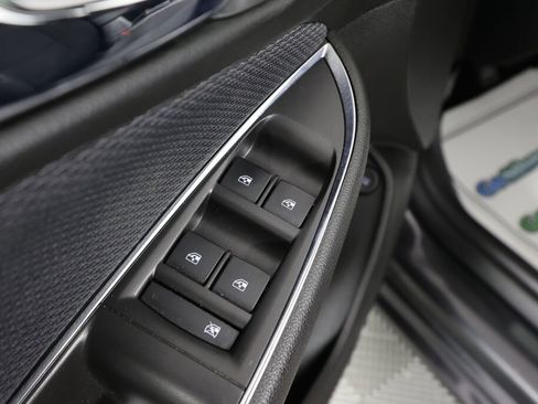 Used 2017 Chevrolet Cruze LT image 31