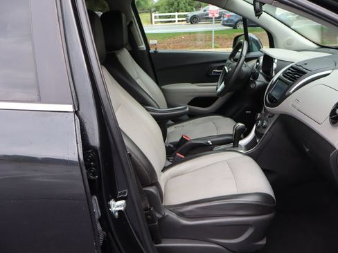 Used 2015 Chevrolet Trax LT w/ LT Sun and Sound Package AWD/4WD image 22