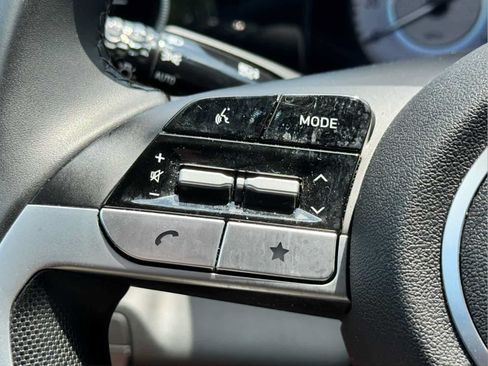 Used 2025 Hyundai Elantra SEL FWD image 21