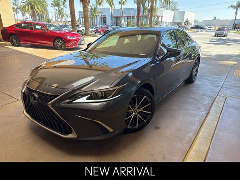 Used 2023 Lexus ES 300h w/ Premium Package image 1