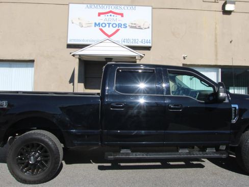 Used 2022 Ford F250 XLT w/ Black Appearance Package image 4