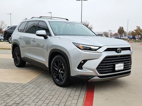 Used 2024 Toyota Grand Highlander Limited image 4