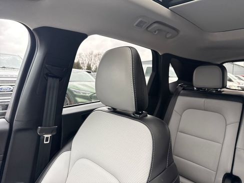 Used 2025 Ford Escape Platinum image 38