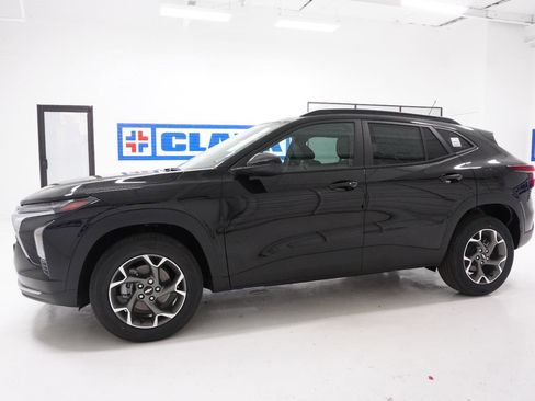 New 2026 Chevrolet Trax LT w/ Driver Confidence Package image 10