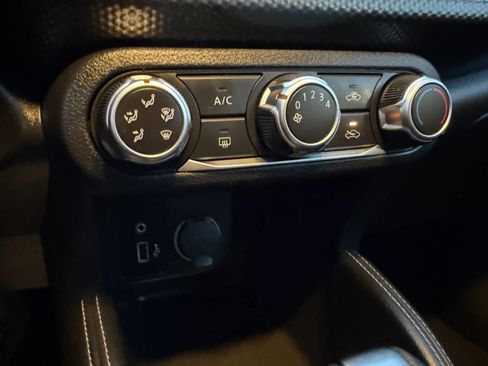 Used 2018 Nissan Kicks S image 25