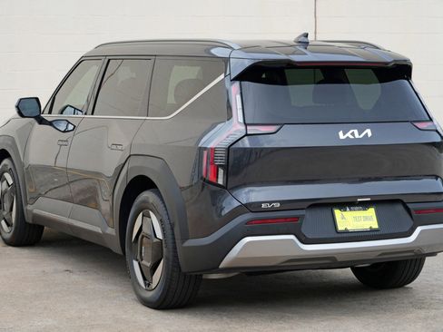 Used 2024 Kia EV9 Wind AWD/4WD image 52