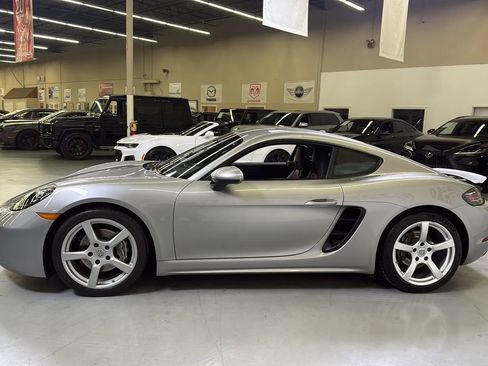 Used 2018 Porsche 718 Cayman image 5