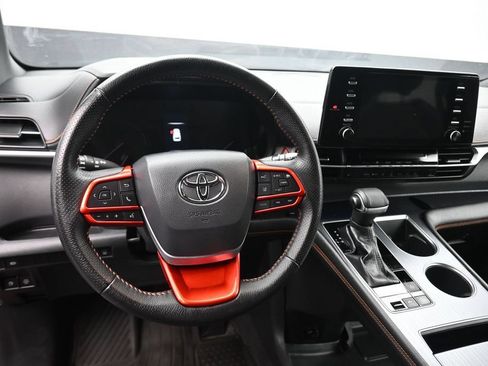Used 2021 Toyota Sienna XSE FWD image 14
