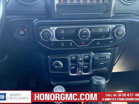 Used 2022 Jeep Gladiator Sport AWD/4WD image 16