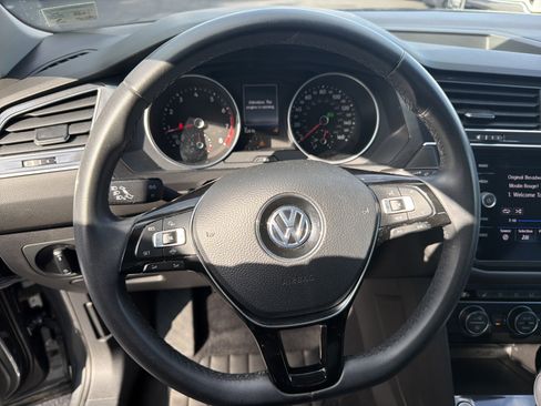 Used 2020 Volkswagen Tiguan SE w/ Panoramic Sunroof Package FWD image 17
