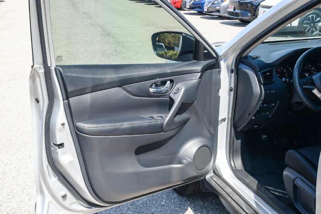 Used 2019 Nissan Rogue S w/ Special Edition Package FWD image 25