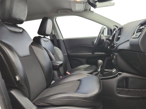 Used 2020 Jeep Compass Latitude image 23