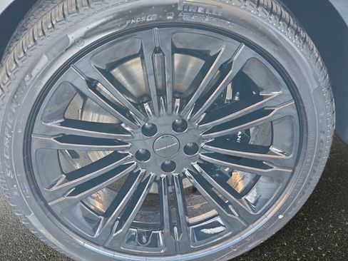 New 2026 Land Rover Range Rover Long Wheelbase SE image 19