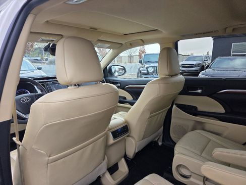 Used 2019 Toyota Highlander Limited image 14
