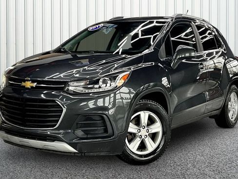 Used 2017 Chevrolet Trax LT w/ Driver Confidence Package FWD image 3