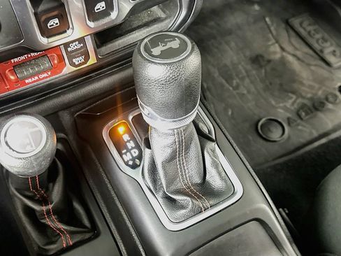 Used 2021 Jeep Wrangler Rubicon AWD/4WD image 30
