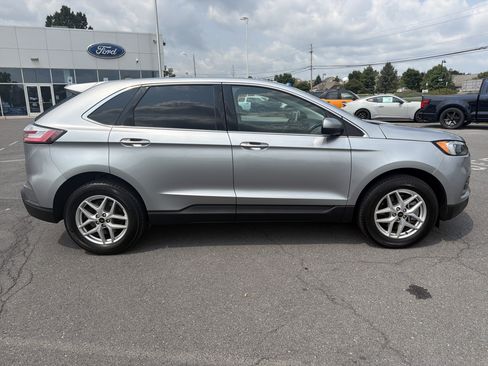 Used 2024 Ford Edge SEL AWD/4WD image 2