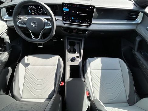 New 2026 Volkswagen Tiguan SE R-Line FWD image 10