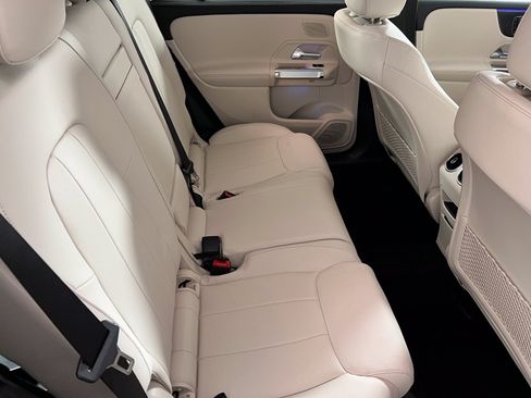Used 2025 Mercedes-Benz GLB 250 image 24