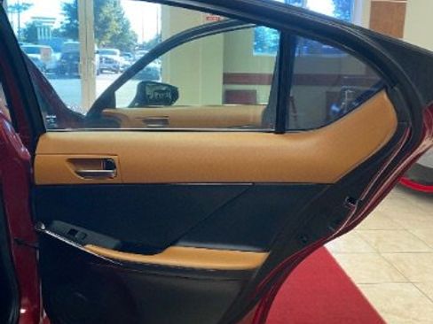 Used 2022 Lexus IS 300 image 12