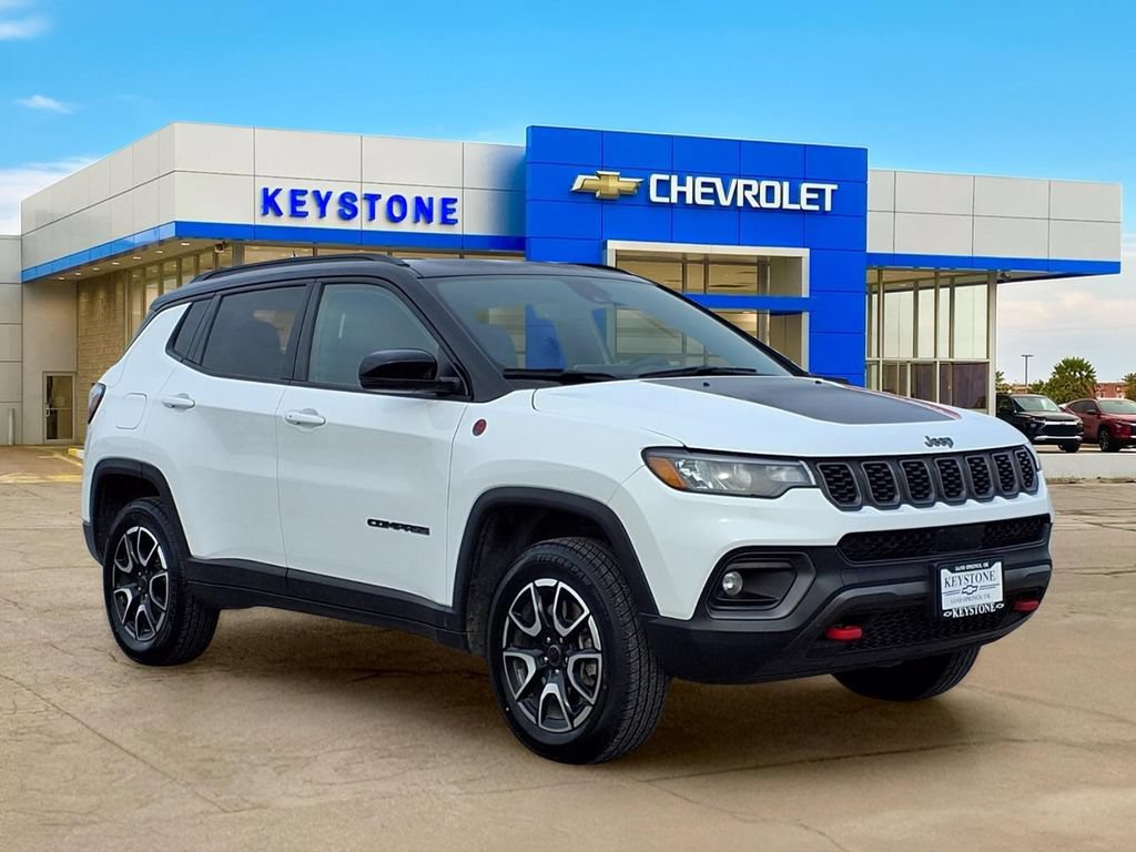 Used 2025 Jeep Compass Trailhawk AWD/4WD image 1
