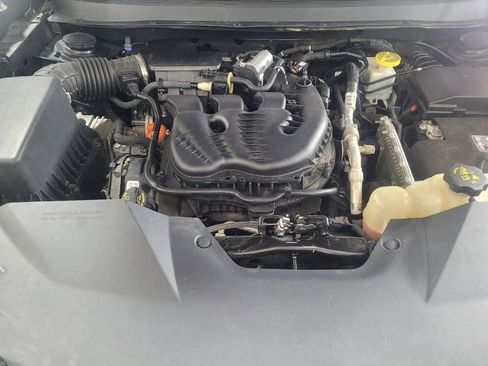 Used 2019 Jeep Cherokee Latitude w/ Cold Weather Group image 30