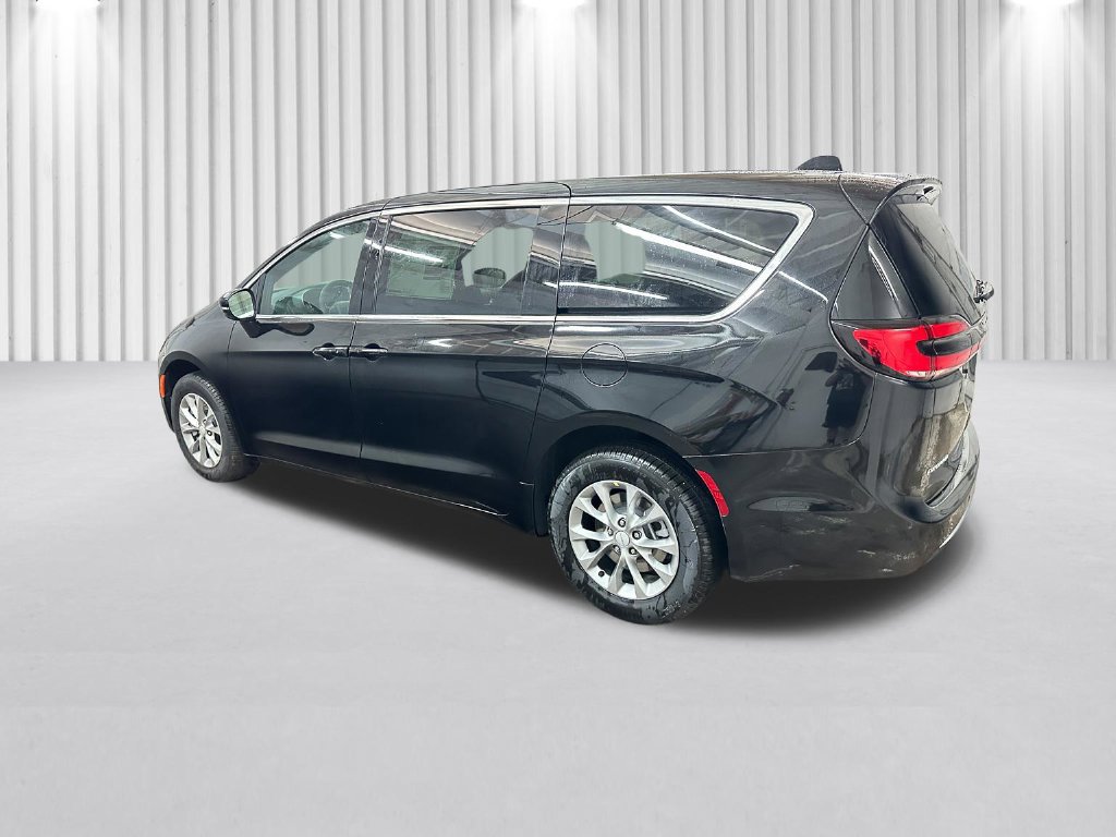 New 2027 Chrysler Pacifica Select AWD/4WD image 7