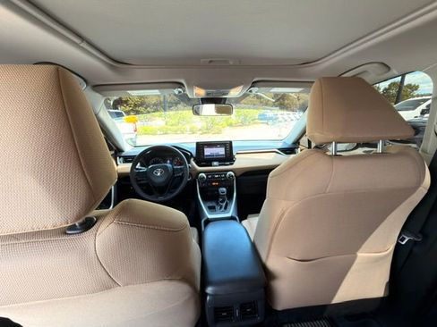 Used 2019 Toyota RAV4 XLE w/ Convenience Package FWD image 11