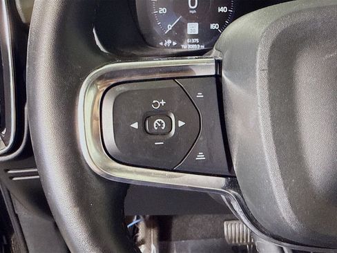Used 2022 Volvo XC40 T4 Momentum FWD image 14