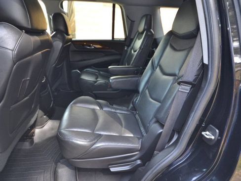 Used 2018 Cadillac Escalade Luxury AWD/4WD image 29