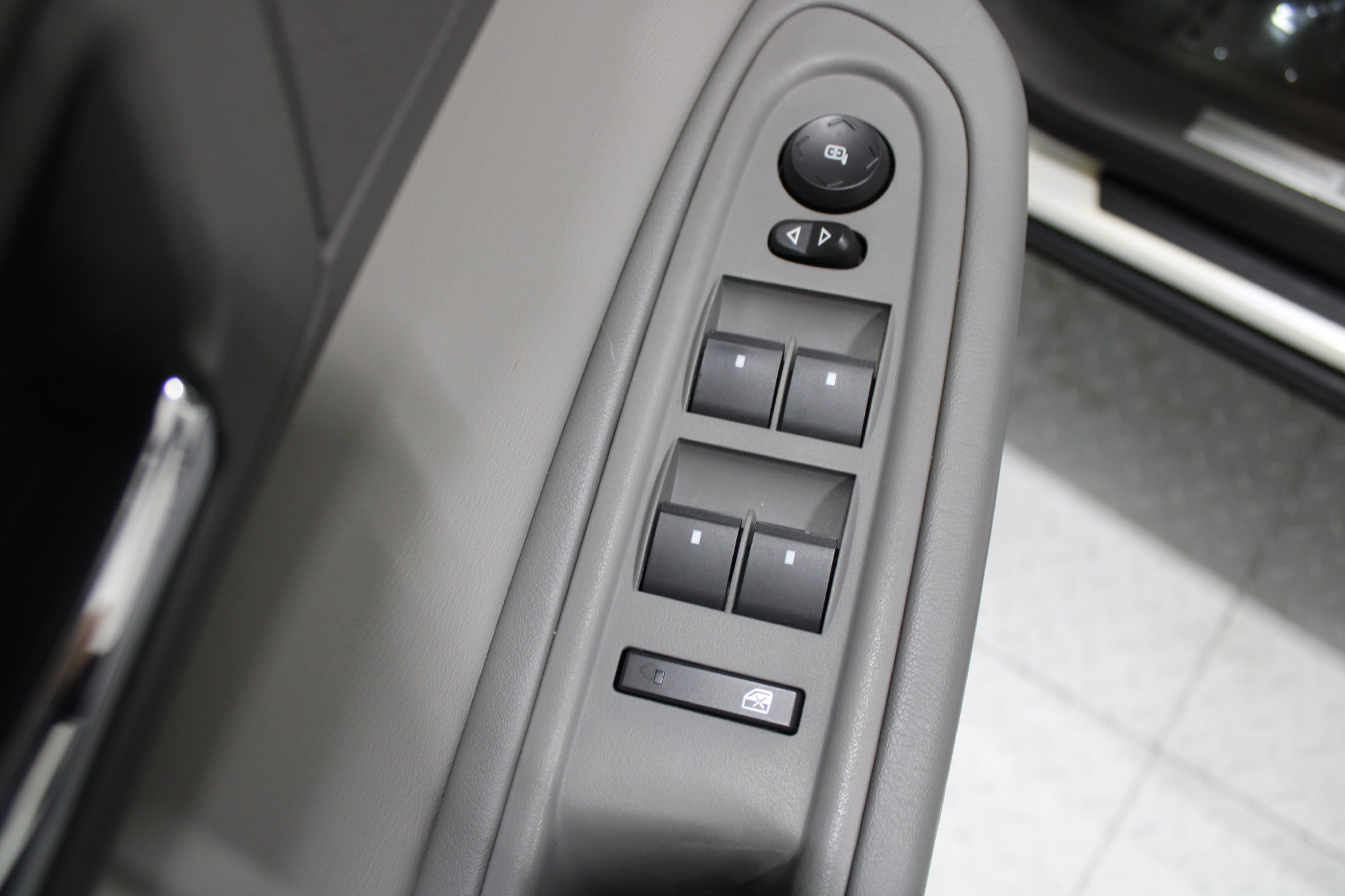 Used 2015 GMC Acadia SLT FWD image 44