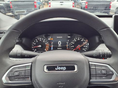 Used 2024 Jeep Compass Latitude AWD/4WD image 19