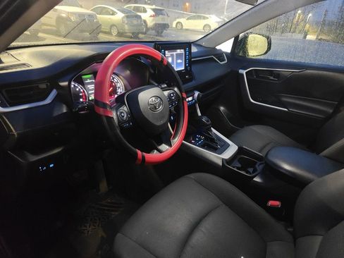 Used 2021 Toyota RAV4 LE image 7