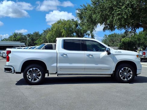 Certified 2024 Chevrolet Silverado 1500 High Country w/ Z71 Off-Road Package AWD/4WD image 3