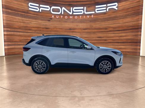 Used 2024 Ford Escape PHEV image 8